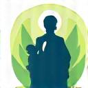 가족 실루엣과 초록 나뭇잎 아이콘